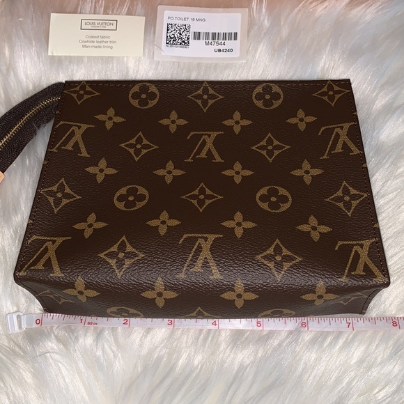 Louis Vuitton Toiletry 19 - Picture 4 of 15
